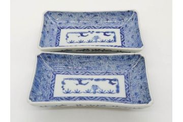 江戸期　成化年製　古伊万里　染付　微塵唐草　松竹梅文　約21cm　6.7寸　和の雰囲気漂う長皿2枚セット(角皿、和食器、和皿、六寸七分)(R-081002)