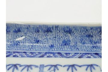 江戸期　成化年製　古伊万里　染付　微塵唐草　松竹梅文　約21cm　6.7寸　和の雰囲気漂う長皿2枚セット(角皿、和食器、和皿、六寸七分)(R-081002)