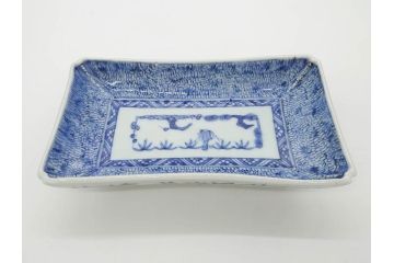江戸期　成化年製　古伊万里　染付　微塵唐草　松竹梅文　約21cm　6.7寸　和の雰囲気漂う長皿2枚セット(角皿、和食器、和皿、六寸七分)(R-081002)