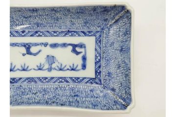 江戸期　成化年製　古伊万里　染付　微塵唐草　松竹梅文　約21cm　6.7寸　和の雰囲気漂う長皿2枚セット(角皿、和食器、和皿、六寸七分)(R-081002)