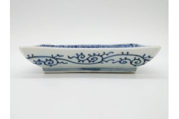 江戸期　成化年製　古伊万里　染付　微塵唐草　松竹梅文　約21cm　6.7寸　和の雰囲気漂う長皿2枚セット(角皿、和食器、和皿、六寸七分)(R-081002)