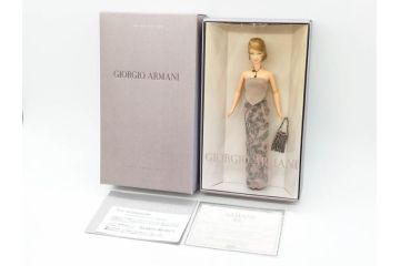 GIORGIO ARMANI BARBIE DOLL(ジョルジオ アルマーニ バービー人形)　高さ 約30cm　エレガントな雰囲気が魅力の人形(LIMITED EDITION 、リミテッドエディション、COLLECTIBLES、共箱付き)(R-081005)
