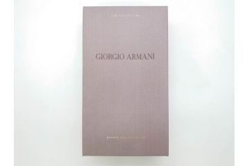 GIORGIO ARMANI BARBIE DOLL(ジョルジオ アルマーニ バービー人形)　高さ 約30cm　エレガントな雰囲気が魅力の人形(LIMITED EDITION 、リミテッドエディション、COLLECTIBLES、共箱付き)(R-081005)