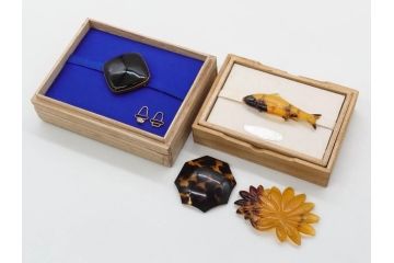 アンティーク　時代物　べっ甲(鼈甲)　美しい艶が魅力の帯留4点セット(魚、鯉、花、帯留め、着物道具、和装小物、アクセサリー、共箱付き)(R-081007)
