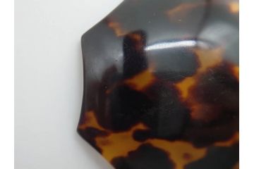 アンティーク　時代物　べっ甲(鼈甲)　美しい艶が魅力の帯留4点セット(魚、鯉、花、帯留め、着物道具、和装小物、アクセサリー、共箱付き)(R-081007)