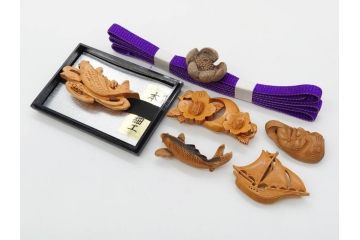 木製　本つげ細工　細かな彫りが見事な帯留6点セット(在銘作家物、介山、鯉、魚、翁面、帆船、花、月?、着物道具、和装小物、アクセサリー、帯締め、帯留め)(R-081010)