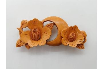 木製　本つげ細工　細かな彫りが見事な帯留6点セット(在銘作家物、介山、鯉、魚、翁面、帆船、花、月?、着物道具、和装小物、アクセサリー、帯締め、帯留め)(R-081010)