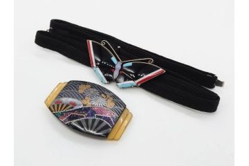 アンティーク　時代物　螺鈿細工　べっ甲(鼈甲)　オパール　上品な雰囲気の帯留2点セット(蝶、花、菊、扇、帯締め、帯留め、着物道具、和装小物、アクセサリー)(R-081011)