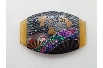 アンティーク　時代物　螺鈿細工　べっ甲(鼈甲)　オパール　上品な雰囲気の帯留2点セット(蝶、花、菊、扇、帯締め、帯留め、着物道具、和装小物、アクセサリー)(R-081011)