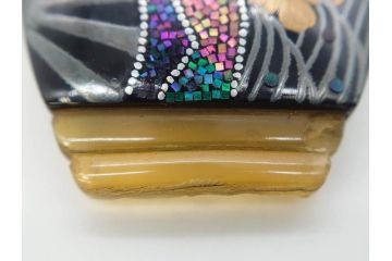 アンティーク　時代物　螺鈿細工　べっ甲(鼈甲)　オパール　上品な雰囲気の帯留2点セット(蝶、花、菊、扇、帯締め、帯留め、着物道具、和装小物、アクセサリー)(R-081011)