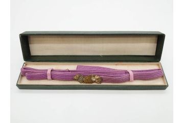 アンティーク　時代物　金工　彫金　気品を感じる帯留7点セット(在銘作家物、弘光、ハト、鳩、ツル、鶴、花、波に千鳥、観世水、帯留め、着物道具、和装小物、アクセサリー、ケース付き)(R-081012)