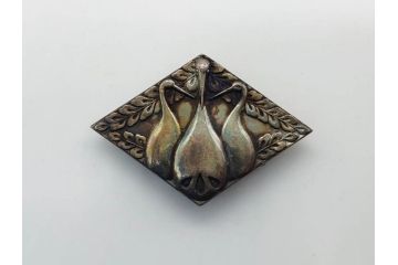 アンティーク　時代物　金工　彫金　気品を感じる帯留7点セット(在銘作家物、弘光、ハト、鳩、ツル、鶴、花、波に千鳥、観世水、帯留め、着物道具、和装小物、アクセサリー、ケース付き)(R-081012)
