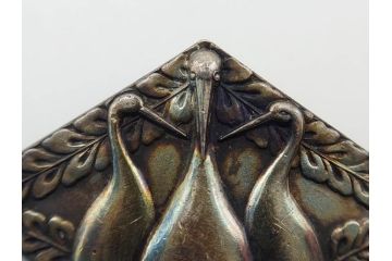 アンティーク　時代物　金工　彫金　気品を感じる帯留7点セット(在銘作家物、弘光、ハト、鳩、ツル、鶴、花、波に千鳥、観世水、帯留め、着物道具、和装小物、アクセサリー、ケース付き)(R-081012)