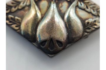 アンティーク　時代物　金工　彫金　気品を感じる帯留7点セット(在銘作家物、弘光、ハト、鳩、ツル、鶴、花、波に千鳥、観世水、帯留め、着物道具、和装小物、アクセサリー、ケース付き)(R-081012)