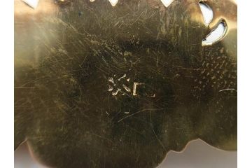 アンティーク　時代物　金工　彫金　気品を感じる帯留7点セット(在銘作家物、弘光、ハト、鳩、ツル、鶴、花、波に千鳥、観世水、帯留め、着物道具、和装小物、アクセサリー、ケース付き)(R-081012)