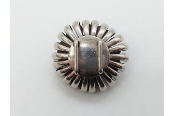 アンティーク　時代物　金工　彫金　気品を感じる帯留7点セット(在銘作家物、弘光、ハト、鳩、ツル、鶴、花、波に千鳥、観世水、帯留め、着物道具、和装小物、アクセサリー、ケース付き)(R-081012)
