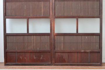 アンティーク建具　風情のある佇まいが魅力的な裏障子付きの格子戸2枚セット(引き戸、障子戸、ガラス戸)(R-081026)