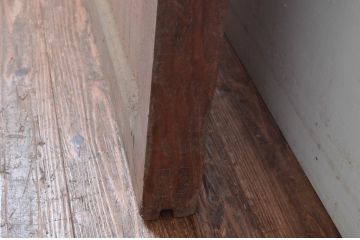 アンティーク建具　欅(ケヤキ)材　栗材　庄内地方　重厚感のある金具が目を惹かれる迫力のある蔵戸1枚(玄関戸、引き戸)(R-081029)