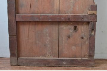 アンティーク建具　欅(ケヤキ)材　栗材　庄内地方　重厚感のある金具が目を惹かれる迫力のある蔵戸1枚(玄関戸、引き戸)(R-081029)