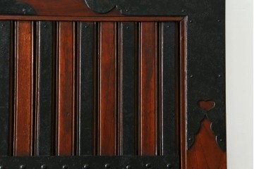 アンティーク建具　最高級　重厚感のある金具が魅力的な格子蔵戸　(R-081030)
