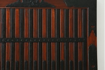 アンティーク建具　最高級　重厚感のある金具が魅力的な格子蔵戸　(R-081030)