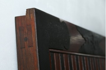 アンティーク建具　最高級　重厚感のある金具が魅力的な格子蔵戸　(R-081030)