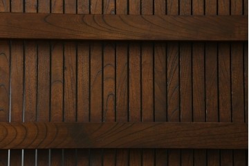 アンティーク建具　最高級　重厚感のある金具が魅力的な格子蔵戸　(R-081030)