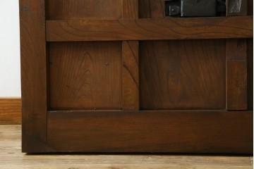 アンティーク建具　最高級　重厚感のある金具が魅力的な格子蔵戸　(R-081030)