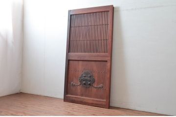 アンティーク建具　総欅(ケヤキ)材　上品さと重厚感を兼ね備えた富山蔵戸1枚(格子蔵戸、玄関戸、玄関ドア、引き戸)(R-081031)
