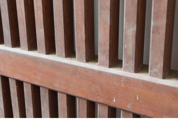 アンティーク建具　大振り!!　総欅(ケヤキ)材　経年によって増した味わいが魅力の大きな格子蔵戸1枚(引き戸、玄関戸、格子戸)(R-081033)