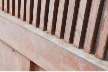 アンティーク建具　大振り!!　総欅(ケヤキ)材　経年によって増した味わいが魅力の大きな格子蔵戸1枚(引き戸、玄関戸、格子戸)(R-081033)