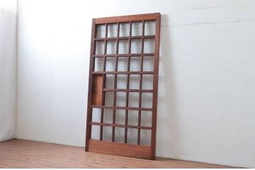 アンティーク建具　亀甲金網入りの重厚感あるマスメ格子蔵戸1枚(きつね格子、狐格子、升目格子戸、引き戸、蔵戸、格子戸、マス目、金網戸)(R-081036)