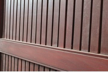 アンティーク建具　上手物!!　北陸産　総欅(ケヤキ)材　古い木味や金具が時代の流れを感じる格子蔵戸1枚(格子戸、引き戸、玄関戸)(R-081037)