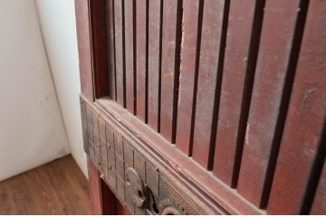 アンティーク建具　上手物!!　北陸産　総欅(ケヤキ)材　古い木味や金具が時代の流れを感じる格子蔵戸1枚(格子戸、引き戸、玄関戸)(R-081037)