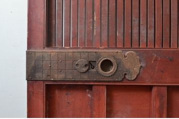 アンティーク建具　上手物!!　北陸産　総欅(ケヤキ)材　古い木味や金具が時代の流れを感じる格子蔵戸1枚(格子戸、引き戸、玄関戸)(R-081037)