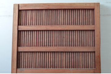 アンティーク建具　上手物!!　北陸産　総欅(ケヤキ)材　古い木味や金具が時代の流れを感じる格子蔵戸1枚(格子戸、引き戸、玄関戸)(R-081037)