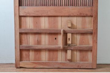 アンティーク建具　上手物!!　北陸産　総欅(ケヤキ)材　古い木味や金具が時代の流れを感じる格子蔵戸1枚(格子戸、引き戸、玄関戸)(R-081037)