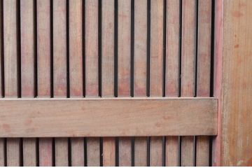 アンティーク建具　上手物!!　北陸産　総欅(ケヤキ)材　古い木味や金具が時代の流れを感じる格子蔵戸1枚(格子戸、引き戸、玄関戸)(R-081037)