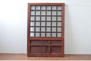 アンティーク建具　上手物!!　漆塗り　細かなマス目格子のガラス入り蔵戸1枚(升目格子、きつね格子、狐格子、格子戸、引き戸、ガラス戸)(R-081038)