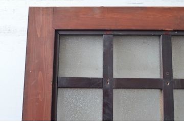 アンティーク建具　上手物!!　漆塗り　細かなマス目格子のガラス入り蔵戸1枚(升目格子、きつね格子、狐格子、格子戸、引き戸、ガラス戸)(R-081038)