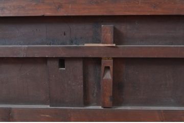 アンティーク建具　上手物!!　漆塗り　細かなマス目格子のガラス入り蔵戸1枚(升目格子、きつね格子、狐格子、格子戸、引き戸、ガラス戸)(R-081038)