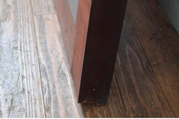 アンティーク建具　上手物!!　漆塗り　細かなマス目格子のガラス入り蔵戸1枚(升目格子、きつね格子、狐格子、格子戸、引き戸、ガラス戸)(R-081038)