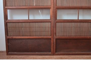 アンティーク建具　裏障子付き　どこか懐かしい雰囲気を感じるレトロな格子戸3枚セット(引き戸、障子戸)(R-081039)