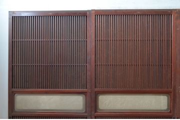 アンティーク建具　最高級!!　上手物!!　腰板欅(ケヤキ)材　上質な和の空間を演出する凝った作りの格子戸4枚セット(障子戸、引き戸)(R-081040)