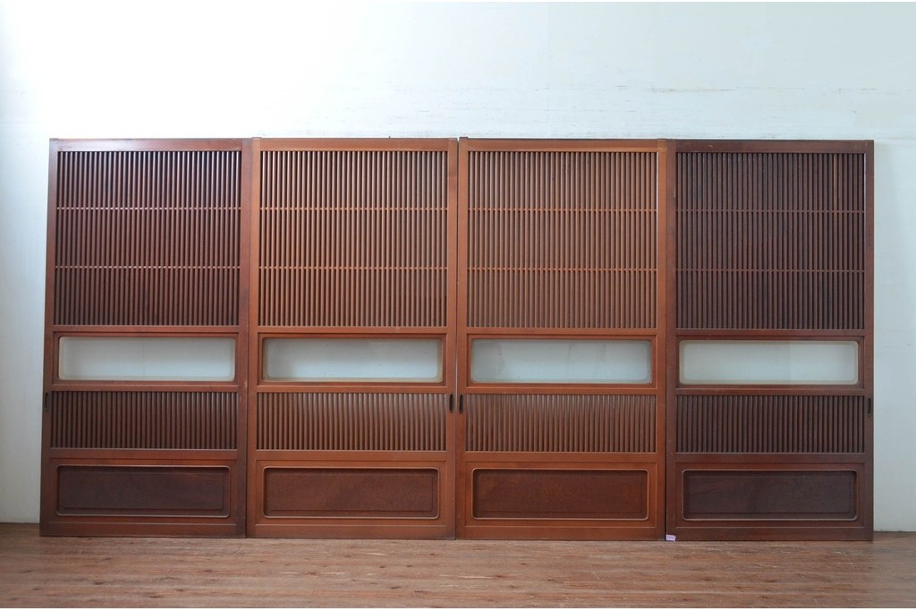 アンティーク建具　激レア!!　希少　特注品　腰板欅(ケヤキ)材　玉杢　両面格子仕上げが見事な最高級のガラス入り格子戸4枚セット　(R-081041)