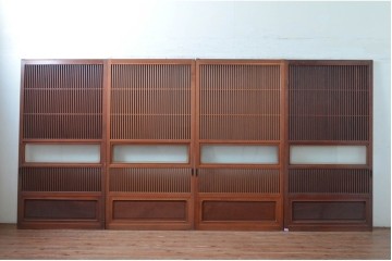 アンティーク建具　激レア!!　希少　特注品　腰板欅(ケヤキ)材　玉杢　両面格子仕上げが見事な最高級のガラス入り格子戸4枚セット　(R-081041)