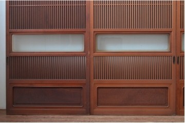 アンティーク建具　激レア!!　希少　特注品　腰板欅(ケヤキ)材　玉杢　両面格子仕上げが見事な最高級のガラス入り格子戸4枚セット　(R-081041)