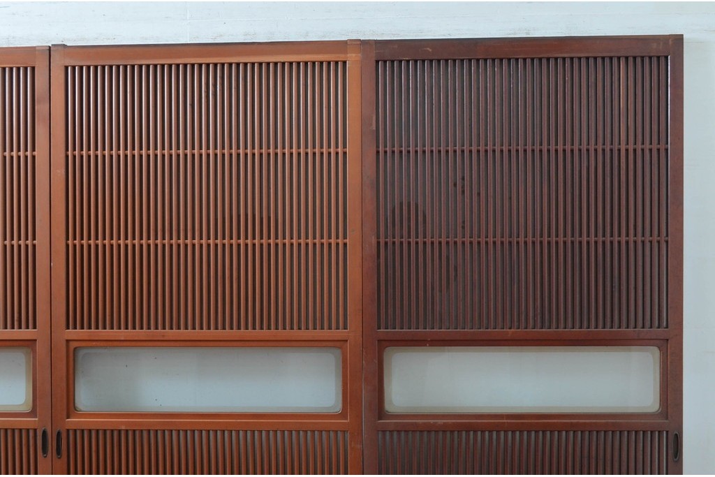 アンティーク建具　激レア!!　希少　特注品　腰板欅(ケヤキ)材　玉杢　両面格子仕上げが見事な最高級のガラス入り格子戸4枚セット　(R-081041)