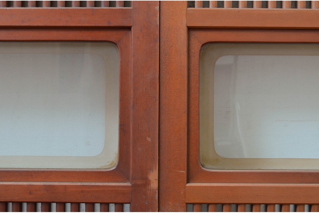 アンティーク建具　激レア!!　希少　特注品　腰板欅(ケヤキ)材　玉杢　両面格子仕上げが見事な最高級のガラス入り格子戸4枚セット　(R-081041)