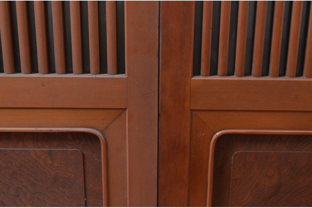 アンティーク建具　激レア!!　希少　特注品　腰板欅(ケヤキ)材　玉杢　両面格子仕上げが見事な最高級のガラス入り格子戸4枚セット　(R-081041)